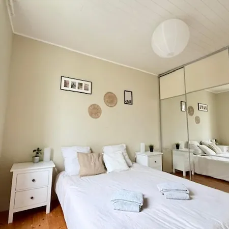 Bright House With Private Pool In Semesterbostad