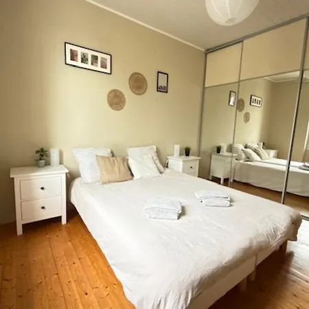 Bright House With Private Pool In Semesterbostad