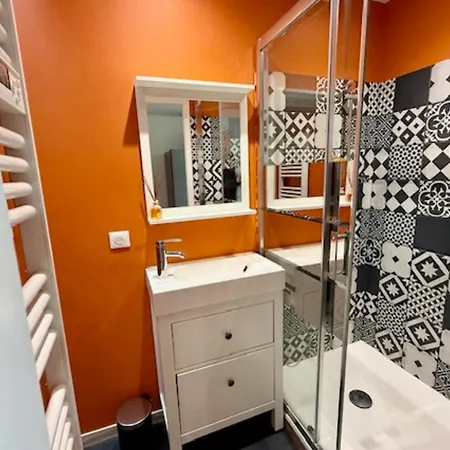 Hébergement de vacances Maison Lumineuse Avec Piscine Privée à La Rochelle (Charente-Maritime)