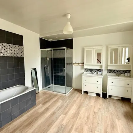 Bright House With Private Pool In Semesterbostad *