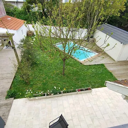 Hébergement de vacances Maison Lumineuse Avec Piscine Privée à La Rochelle (Charente-Maritime)