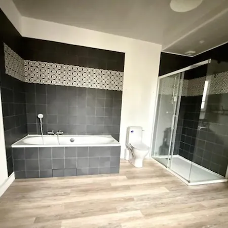 Bright House With Private Pool In 度假居