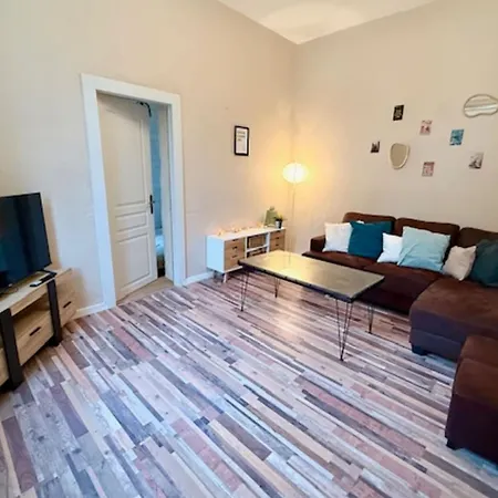 Bright House With Private Pool In * 拉罗歇尔