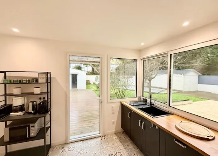 Bright House With Private Pool In بيت للعطل لا روشيل