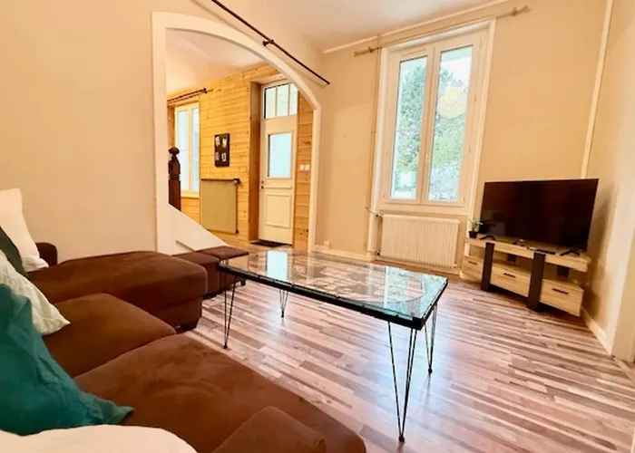 Hébergement de vacances Maison Lumineuse Avec Piscine Privée à La Rochelle (Charente-Maritime)