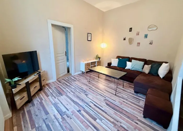 Hébergement de vacances Maison Lumineuse Avec Piscine Privée à *