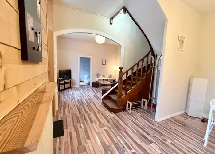 Maison Lumineuse Avec Piscine Privée à *