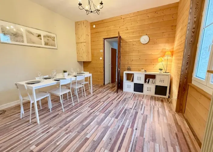 Maison Lumineuse Avec Piscine Privée à *