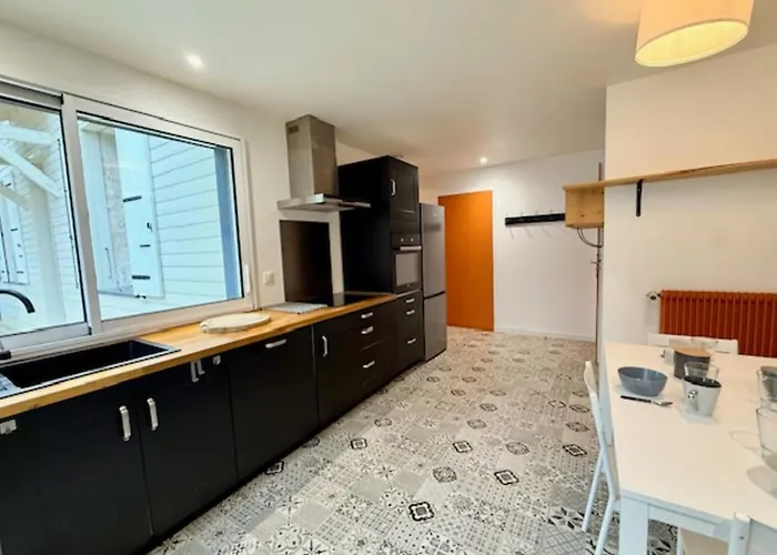 Maison Lumineuse Avec Piscine Privée à Hébergement de vacances La Rochelle (Charente-Maritime)