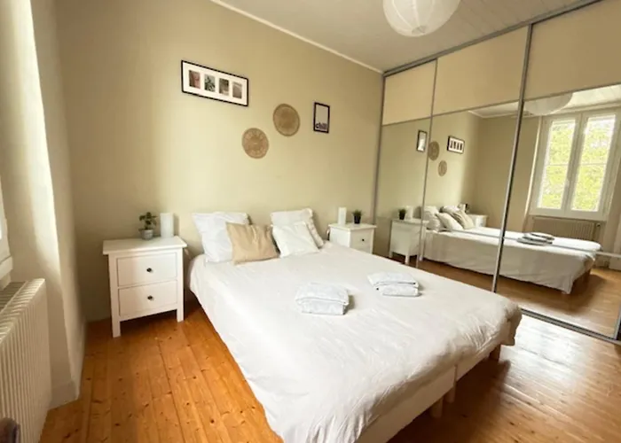 Bright House With Private Pool In بيت للعطل