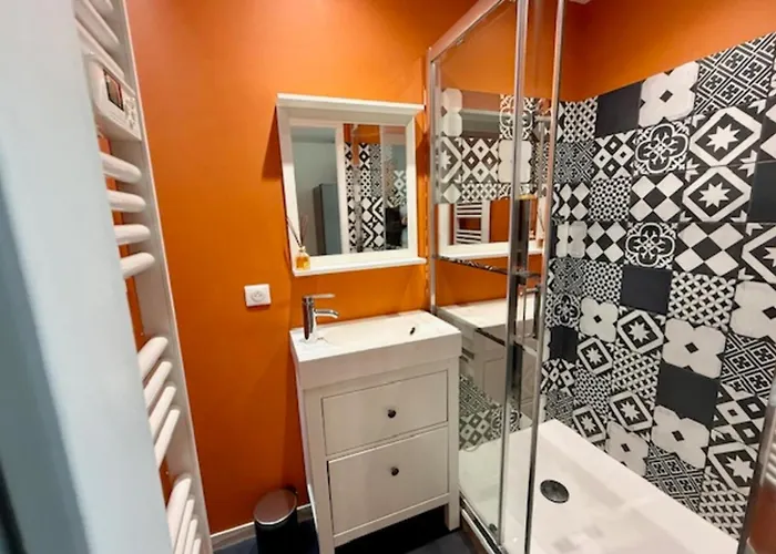 Hébergement de vacances Maison Lumineuse Avec Piscine Privée à La Rochelle (Charente-Maritime)