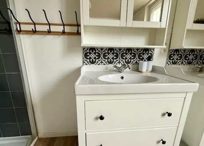 Maison Lumineuse Avec Piscine Privée à * La Rochelle (Charente-Maritime)