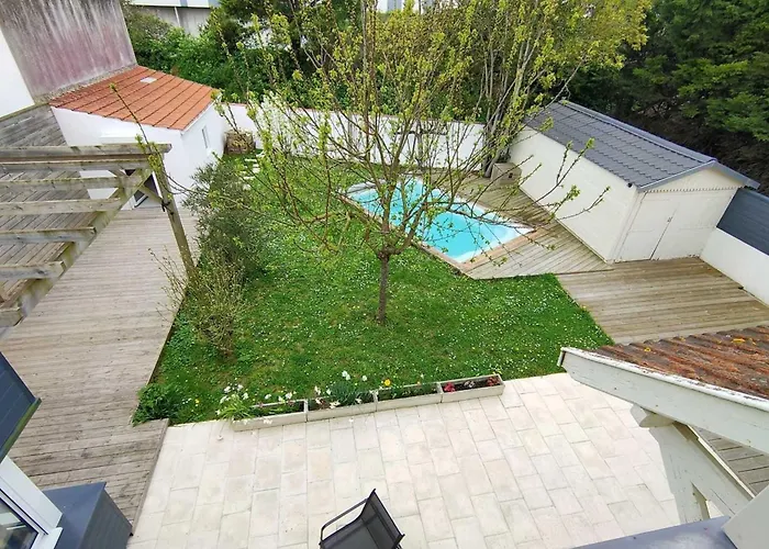 Hébergement de vacances Maison Lumineuse Avec Piscine Privée à La Rochelle (Charente-Maritime)
